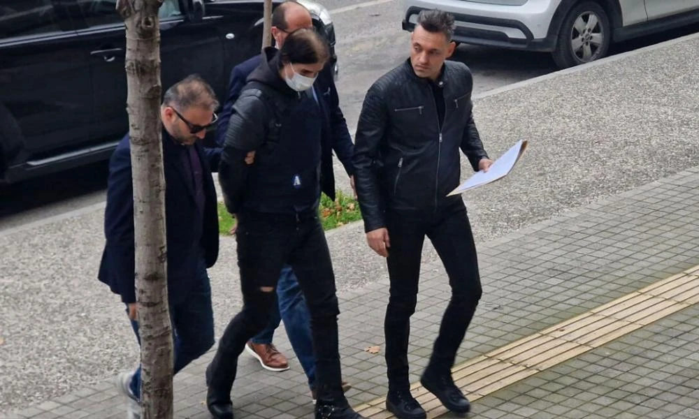 Θεσσαλονίκη: Τώρα στο δικαστήριο ο Νορβηγός που σκότωσε τον αστυνομικό σε μπαρ (Βίντεο)